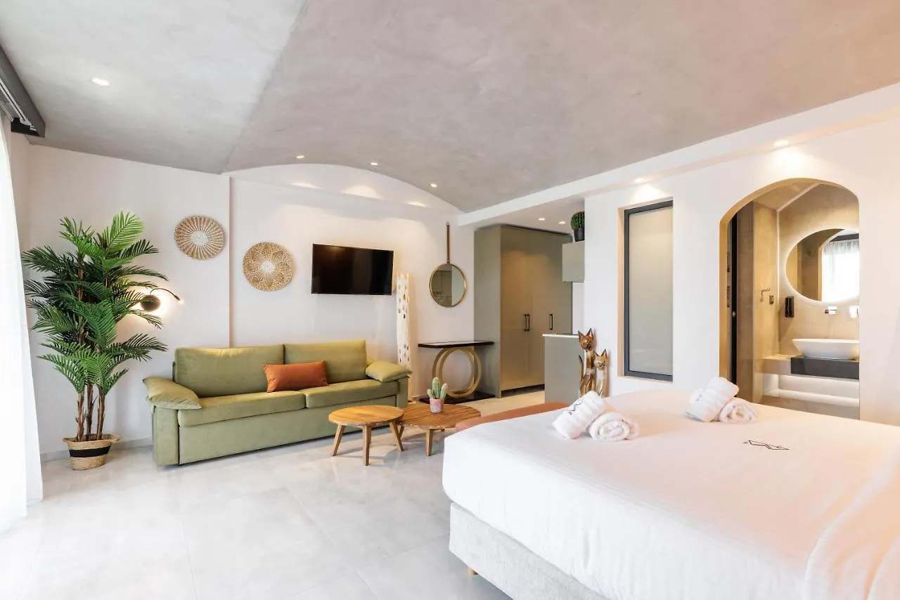 Cocooning Suites By Blue Carpet Pefkochori Bed & Breakfast
